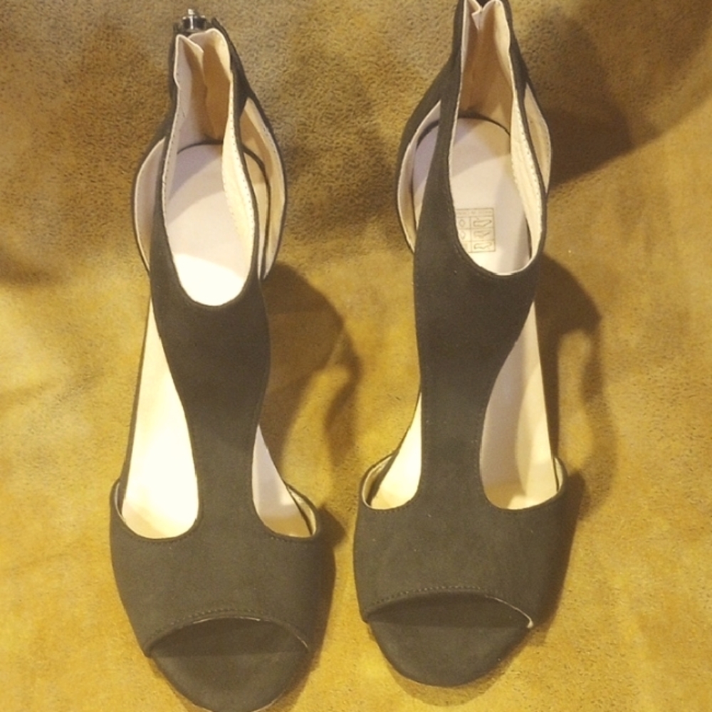 LDS Brand New 41 Elegant Black Women's Heels